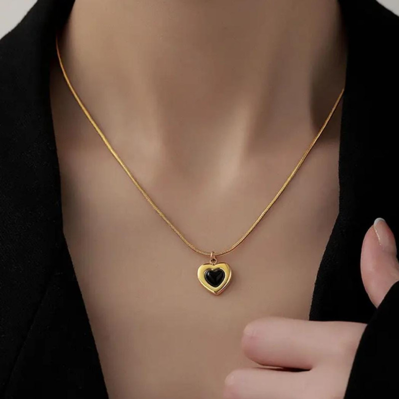 Luxury love Pendant necklace (কালার গ্যারান্টি)