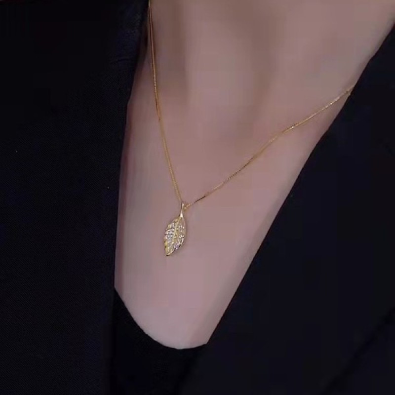 korean Leaf locket necklace (কালার গ্যারান্টি)