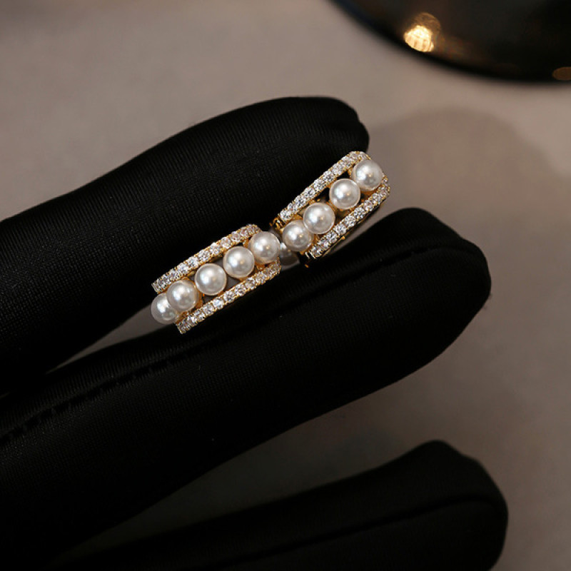 Fashionable Zircon pearl earrings
